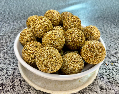 Rasi Jaggery Ladu (ରାଶି ଗୁଡ଼ ଲଡୁ)